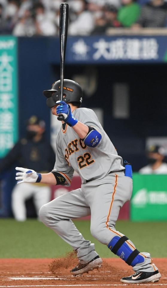 　２回、中前打を放つ小林（撮影・北村雅宏）