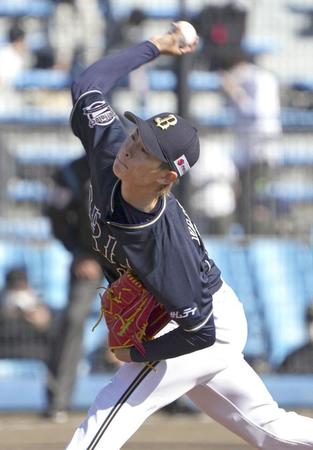 　先発し、４回途中まで10安打７失点だったオリックス・山岡＝静岡