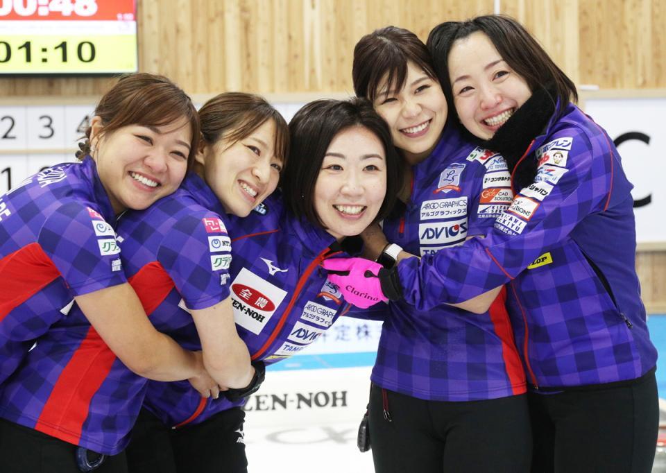 　ロコ・ソラーレの（右から）藤沢五月、吉田夕梨花、石崎琴美、鈴木夕湖、吉田知那美