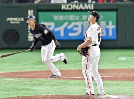 　５回、藤原（左）に本塁打を許した菅野