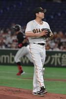 　２回、レアードに左越えソロを浴びた菅野（撮影・佐々木彰尚）