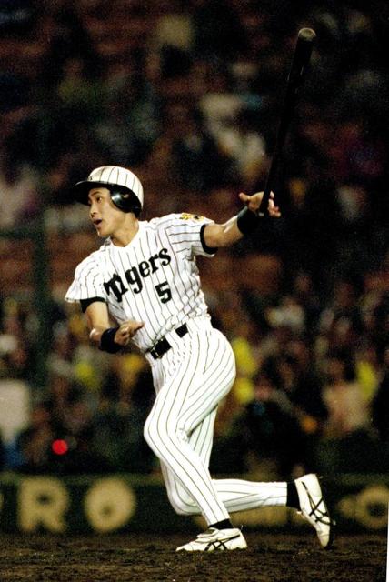 いつの時代もブーム作るのは新庄ビッグボス！？ ユニの裾広げたブーツ