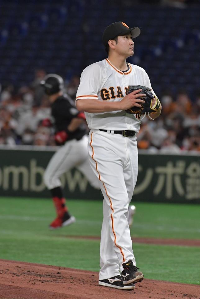 　２回、レアードに左越えソロを浴びた菅野（撮影・佐々木彰尚）