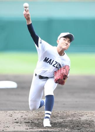 　力投する大分舞鶴・奥本（撮影・石井剣太郎）