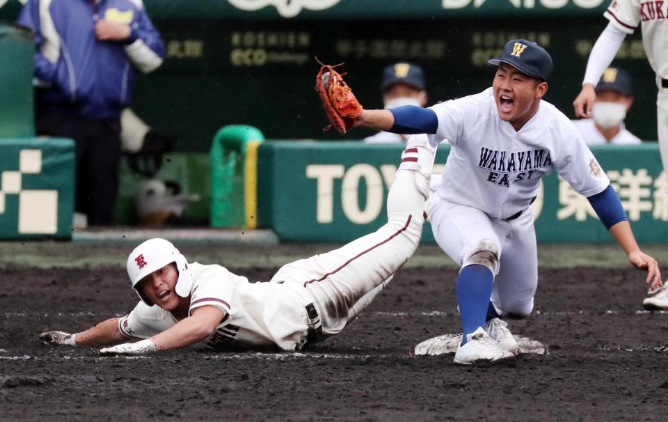 　１１回、内野安打で出塁する倉敷工・福島