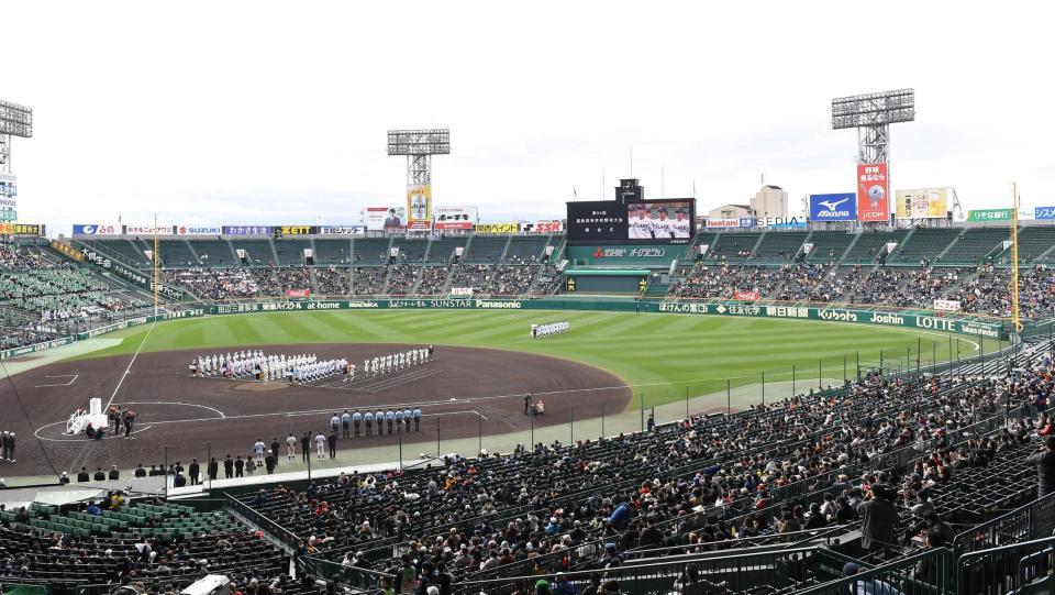 　一日順延して行われた第９４回選抜高校野球大会開会式（撮影・伊藤笙子）