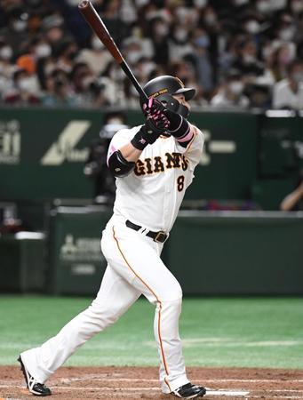 　５回、丸は中越え本塁打を放つ（撮影・佐藤厚）