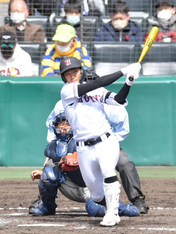 ８回、２死満塁で２点適時二塁打を放った広陵・西（撮影・伊藤笙子）