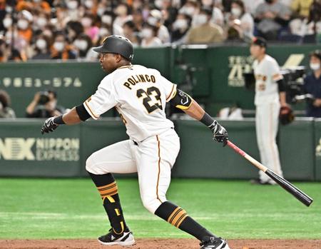 １回、ポランコが中前打を放つ