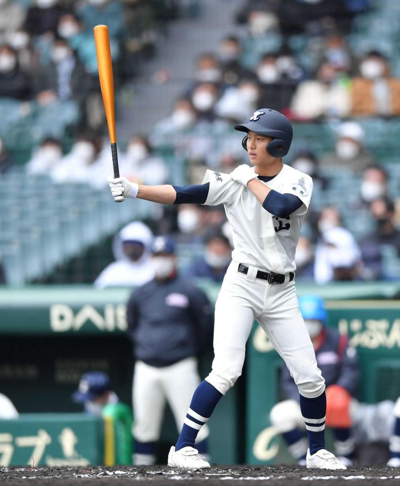 　打席でイチロー氏に似たルーティンを行う国学院久我山・斎藤（撮影・伊藤笙子）