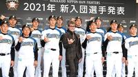 　昨年の新入団選手発表会見ではドラフト８位のため後列（左から２人目）に並んでいた北山