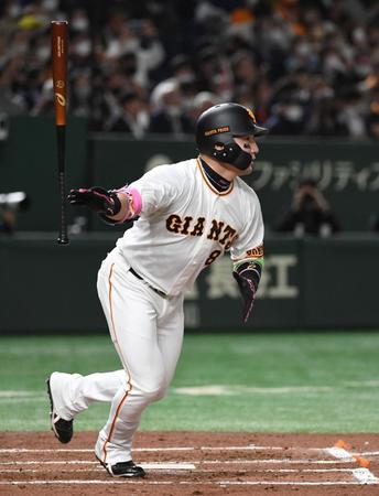 　２回、丸は右越えに先制本塁打を放つ（撮影・佐藤厚）