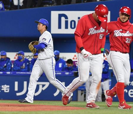 　２回、西川の左犠飛で３点目を失った東（撮影・佐々木彰尚）