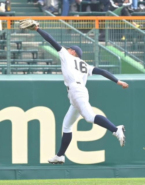 金光大阪 窮地を救うレフト岡治 2つのビッグプレー 定位置守備がはまった 野球 デイリースポーツ Online 金光大阪 窮地を救うレフト岡治 2つのビッグプレー 定位置守備がはまった 野球 デイリースポーツ Online