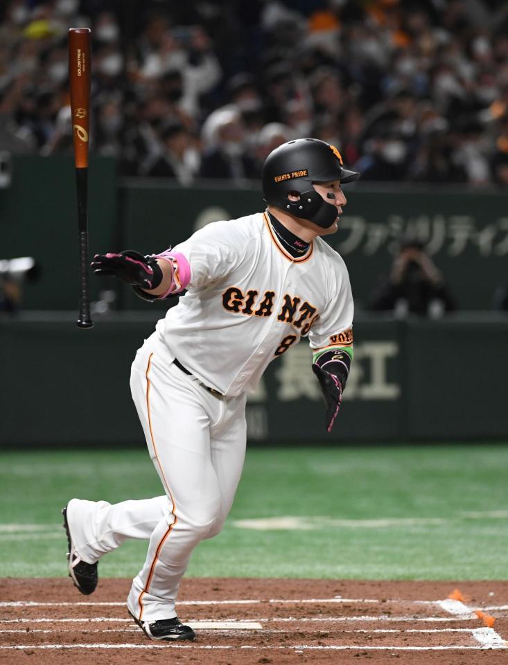 　２回、丸は右越えに先制本塁打を放つ（撮影・佐藤厚）