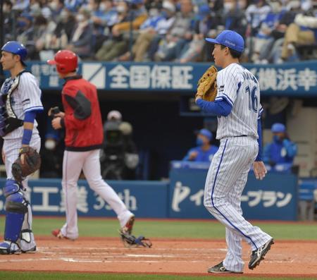 　３回、小園の右犠飛で２点目を失った大貫（撮影・佐々木彰尚）