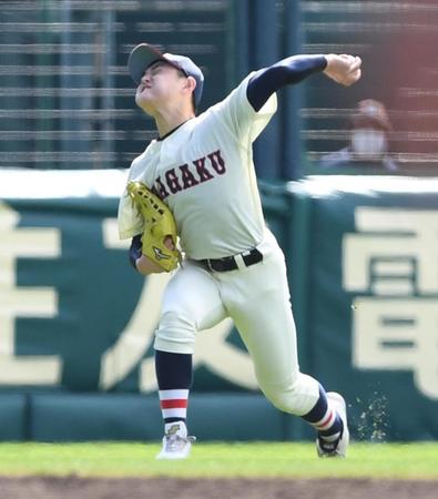 　８回、九州国際大付・佐倉の左前打のとき、本塁へ好返球を見せる浦和学院・小林