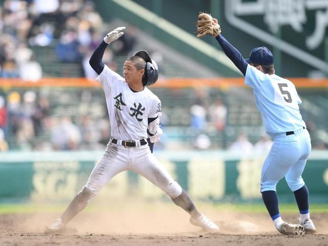 金光大阪・佐々木　鼻血でタイム直後に近江・山田からチーム初安打