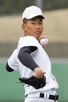 キャッチボールする大阪桐蔭の前田（代表撮影）