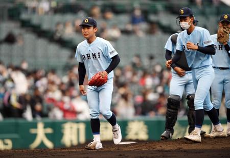 　３回、大阪桐蔭・松尾の２ランで４点目を失い、降板する近江・山田
