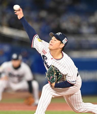 　力投する小川（撮影・高石航平）