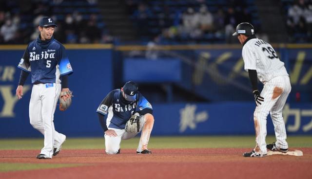 西武が痛恨のサヨナラ負け　併殺コースがまさか　名手・源田の失策でピンチ拡大