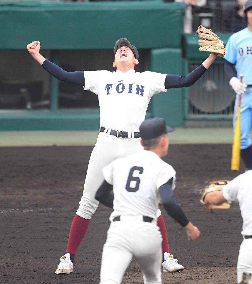 　優勝を決めて雄たけびを上げる川原