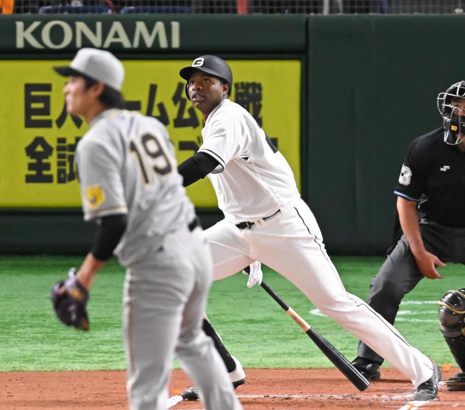 　１回、ポランコが右越えに２者連続となる本塁打を放つ。投手・藤浪（撮影・堀内翔）