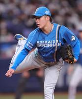 　９回、登板した吉田（撮影・坂部計介）