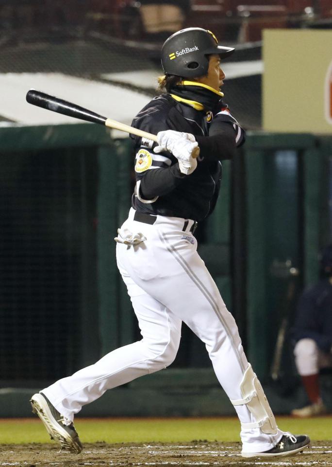 　４回ソフトバンク１死、柳田が左越えに先制本塁打を放つ＝楽天生命パーク