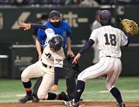 　タイブレークの１０回、福井工大福井の三走坂井が決勝の生還を果たす