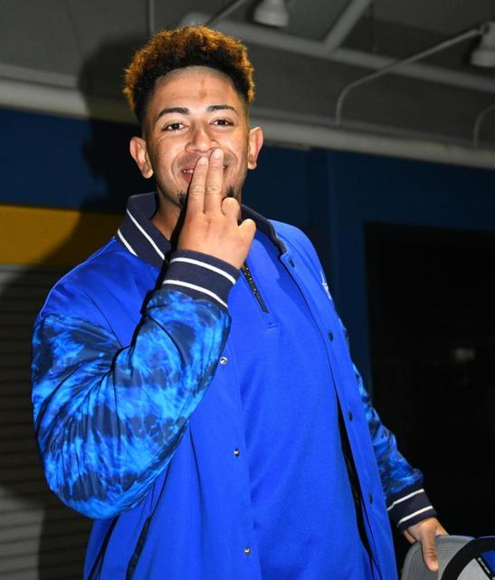 金色に髪を染めたDeNA・ロメロ「新しい印象を持って」9連敗中の阪神相手に先発へ