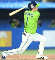 　３回、２ランを放つヤクルト・山田（撮影・高石航平）