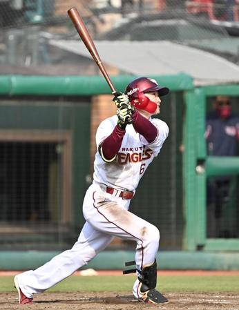 　５回、１号ソロを放つ西川