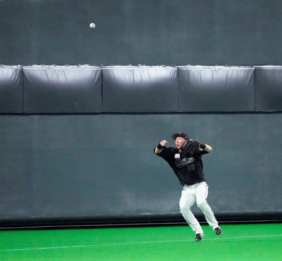 　９回、宇佐見の飛球を捕球しなかった高部