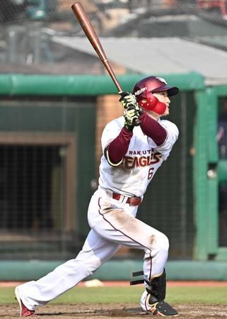 　５回、１号ソロを放つ西川