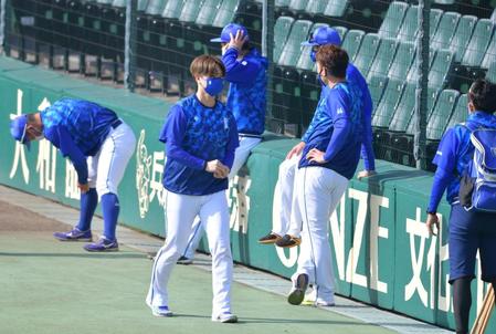 　グラウンドに姿を見せたがＤｅＮＡナインだったが…（撮影・神子素慎一）