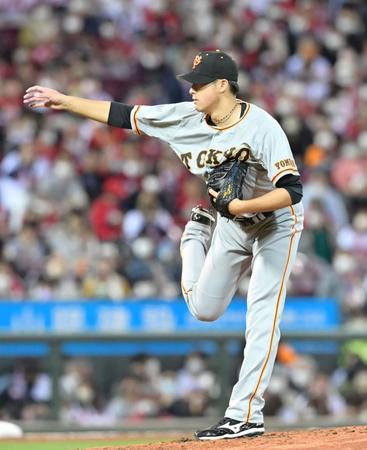 　広島打線を相手に力投する先発の堀田（撮影・立川洋一郎）