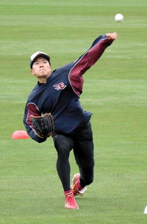 　先発へ向け調整を行う早川