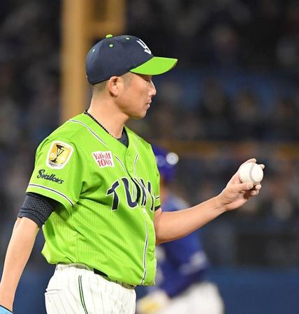 　４回、京田（奥）にソロを浴びた石川（撮影・伊藤笙子）