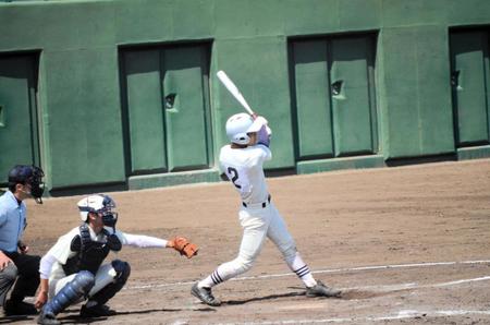 　勝ち越しとなる左犠飛を放った川崎広翔捕手＝スリーボンドスタジアム八王子