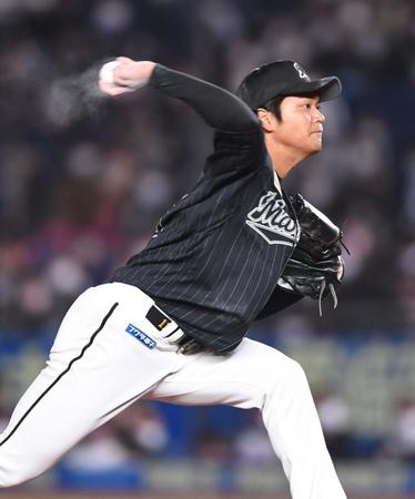 　９回から登板しランナーを出しながらも無失点に抑えたロッテ・佐々木千（撮影・開出牧）