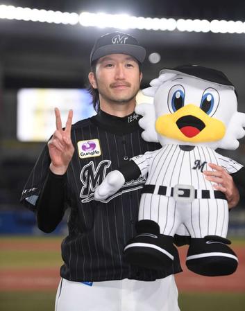 　今季２勝目を挙げて笑顔の石川（撮影・開出牧）