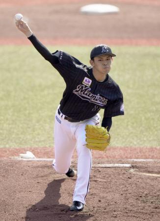 　オリックス３回戦でプロ野球新記録の１３者連続三振を含む史上１６人目の完全試合を達成したロッテの佐々木朗希投手＝１０日、ＺＯＺＯマリンスタジアム