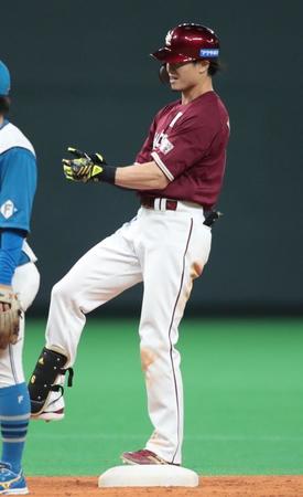 　７回、同点の適時二塁打を放つ西川（撮影・中島達哉）