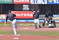 　２回、福田を空振り三振に仕留める佐々木朗（撮影・出月俊成）