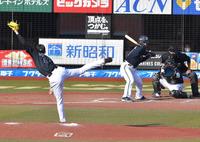 　７回、吉田正を見逃し三振に仕留める佐々木朗（撮影・出月俊成）