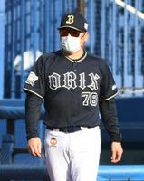 　９回、代打を告げる中嶋監督（撮影・開出牧）