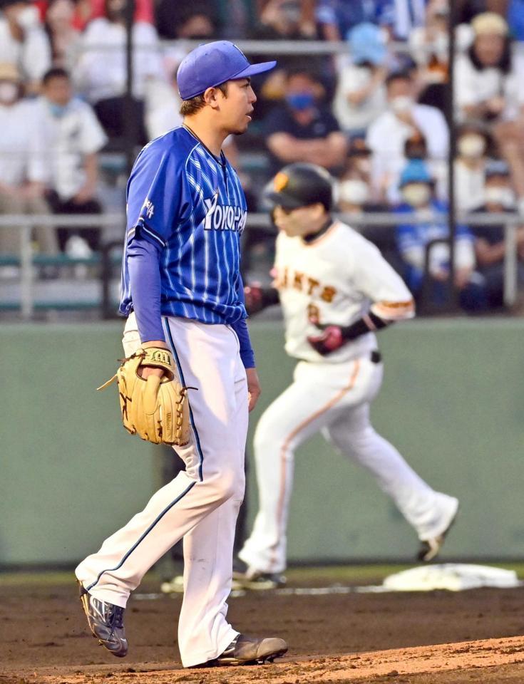 　３回、丸（右）に３ランを浴びた東