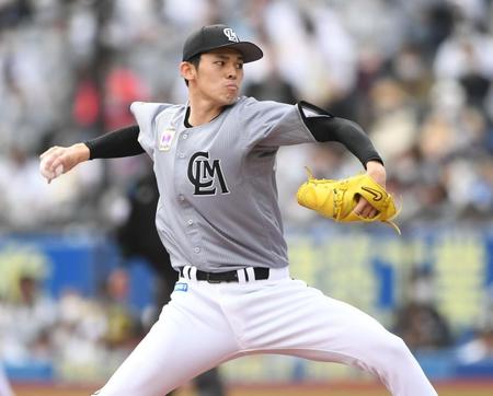 　力投する佐々木朗（撮影・開出牧）